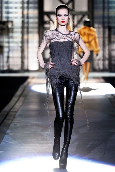 Look 18